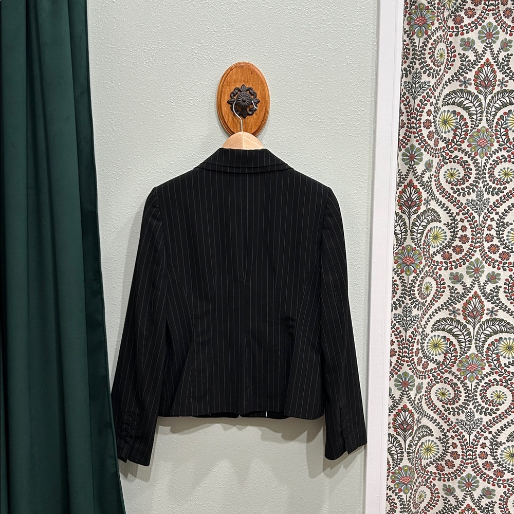 Ann Taylor Pin-Striped, Black Blazer, Sz 6 - Picture 2 of 9